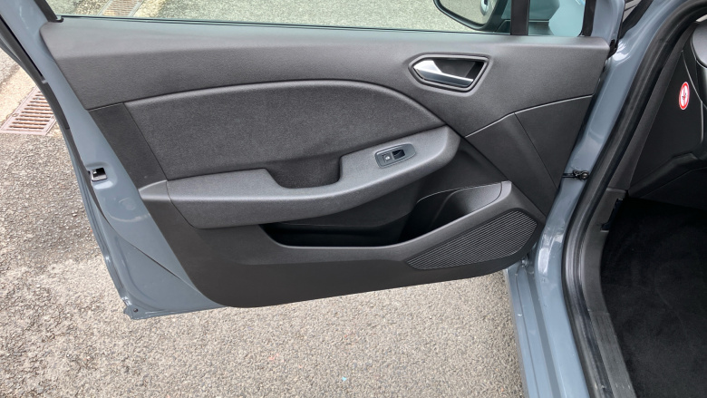 Renault Clio 1.0 TCe 100 Play 5dr Petrol Hatchback